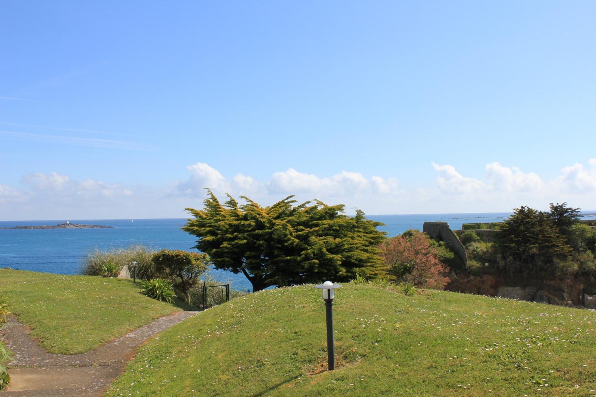Appartement Vue Mer Au Jardin De La Comtesse Saint-Quay-Portrieux Esterno foto